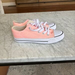 NWT neon peach low top airwalk sneakers